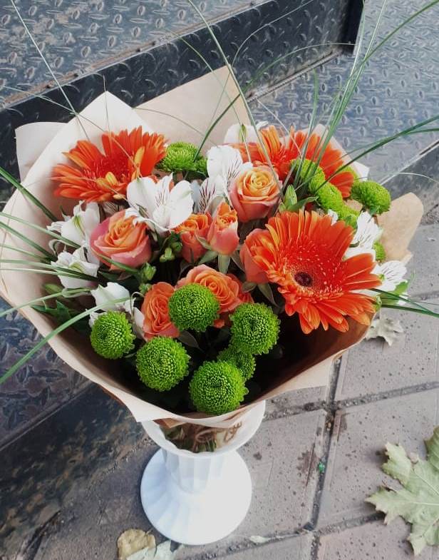 Букет цветов из: Герберы, Хризантемы, Альстромерии и Розы в Мохсоголлохе