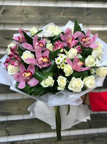 Букет цветов из: Розы и Хризантемы в Мохсоголлохе