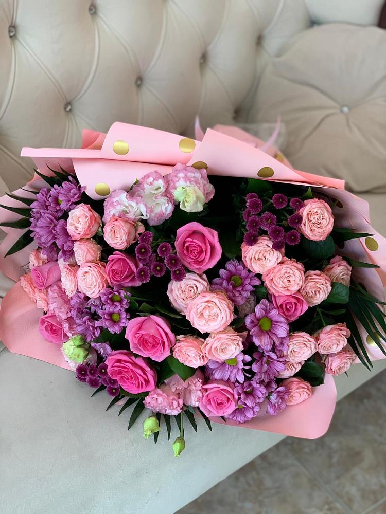 Букет цветов из: Хризантемы, Розы и Лизиантусы в Мохсоголлохе