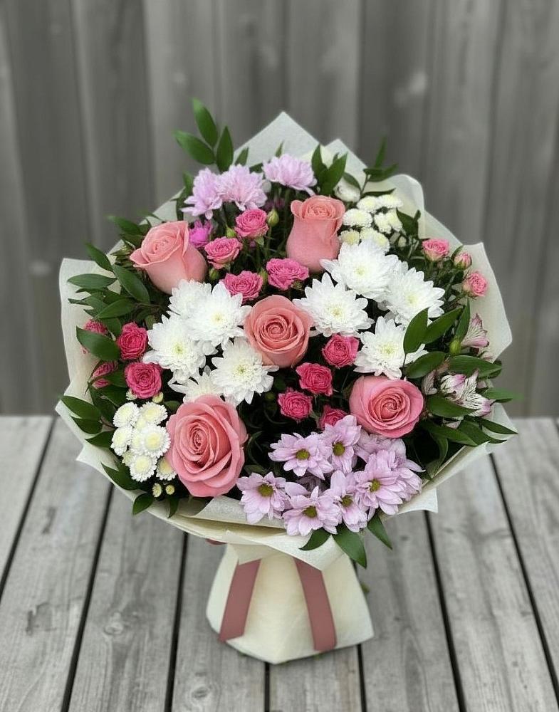 Букет цветов из: Альстромерии, Гвоздики, Розы и Хризантемы в Мохсоголлохе