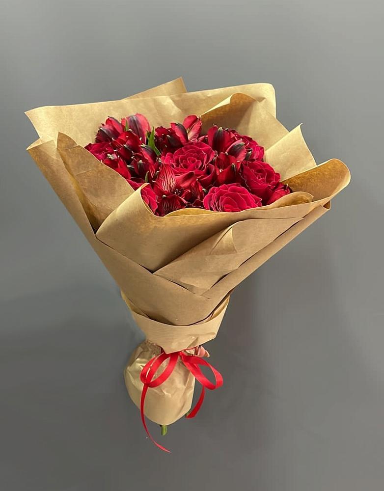 Букет цветов из: Альстромерии и Розы в Мохсоголлохе