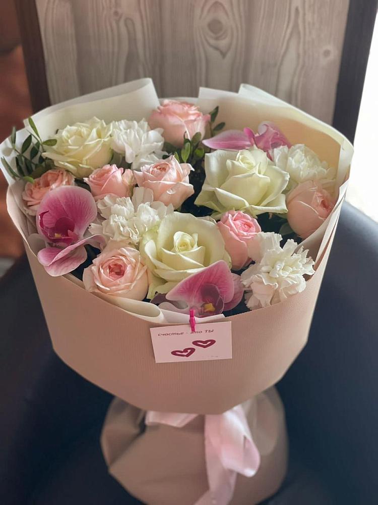 Букет цветов из: Орхидеи, Розы и Гвоздики в Мохсоголлохе