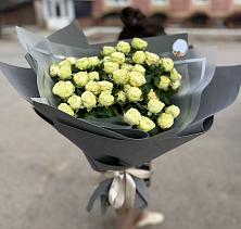 Букет Белые кустовые розы Солинеро в Мохсоголлохе