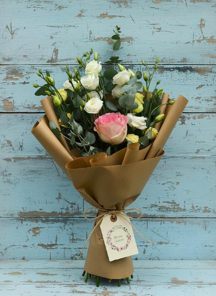 Букет цветов из: Розы и Лизиантусы в Мохсоголлохе