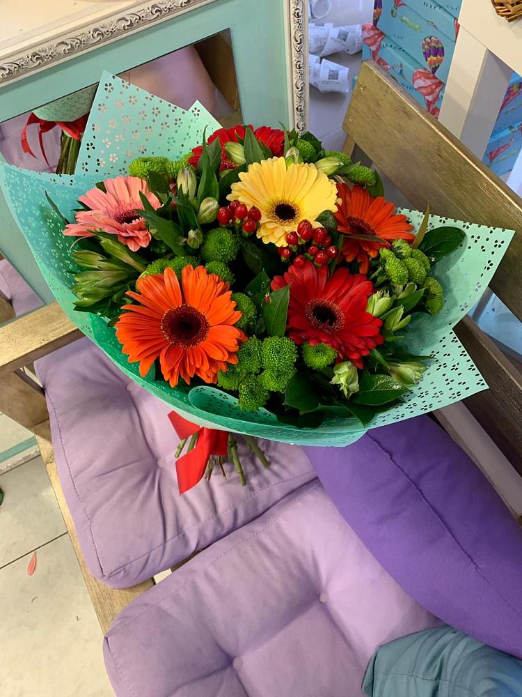 Букет цветов из: Герберы, Хризантемы и Альстромерии в Мохсоголлохе