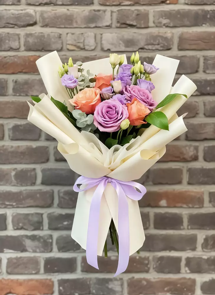 Букет цветов из: Лизиантусы и Розы в Мохсоголлохе