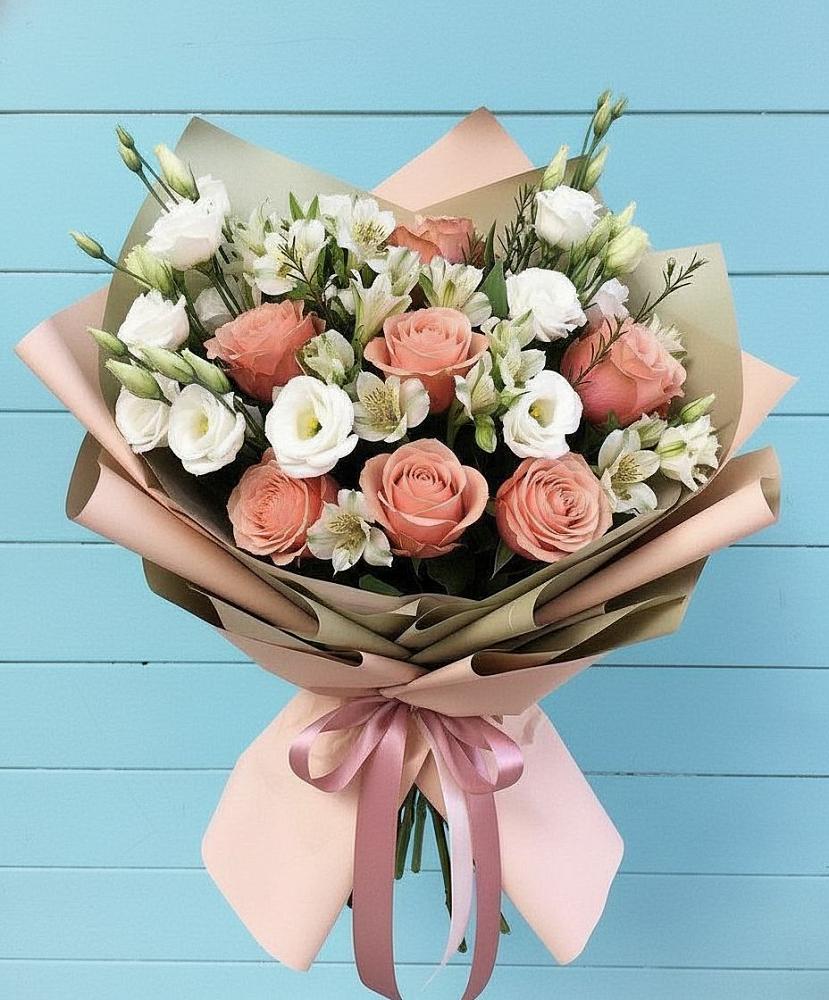 Букет цветов из: Розы, Альстромерии и Лизиантусы в Мохсоголлохе