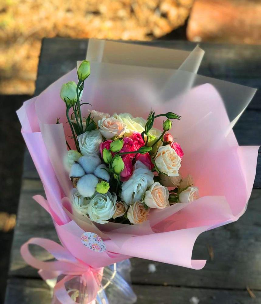 Букет цветов из: Розы и Лизиантусы в Мохсоголлохе