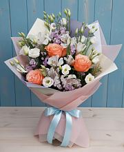 Букет цветов из:  Лизиантусы, Розы, Альстромерии и Гипсофила в Мохсоголлохе