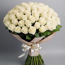 Букет 101 беля роза Белоснежка в Мохсоголлохе