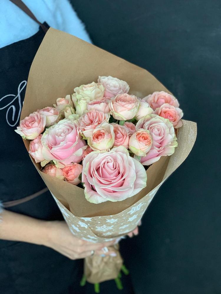 Букет цветов из: Хризантемы и Розы в Мохсоголлохе