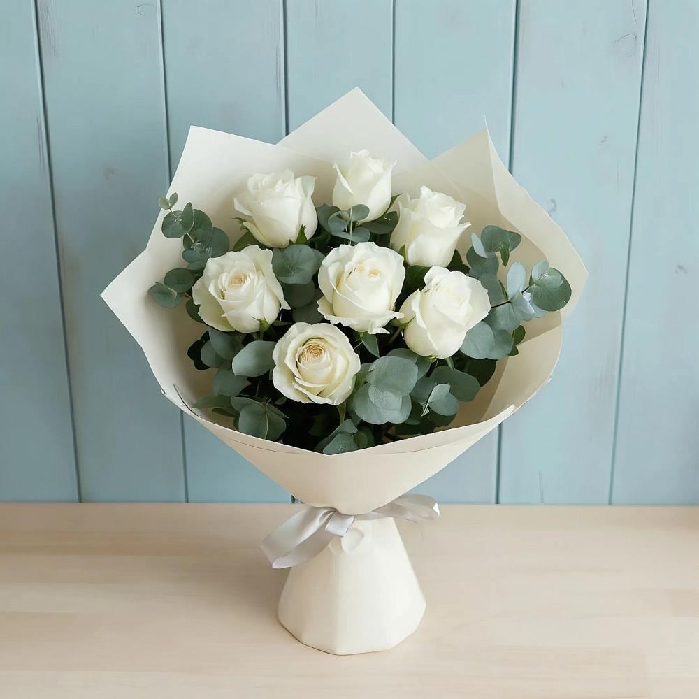 Букет Белые розы в Эвкалипте в Мохсоголлохе
