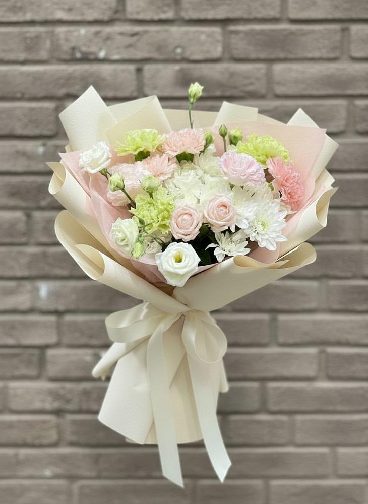 Букет цветов из: Гвоздики, Розы, Лизиантусы и Хризантемы в Мохсоголлохе