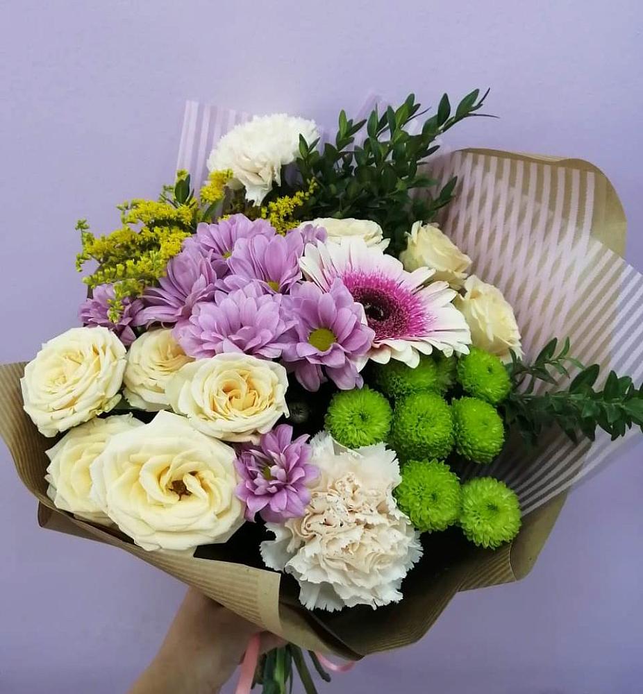 Букет цветов из: Хризантемы, Розы, Гвоздики и Герберы в Мохсоголлохе