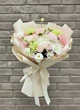 Букет цветов из:  Гвоздики, Розы, Лизиантусы и Хризантемы в Мохсоголлохе