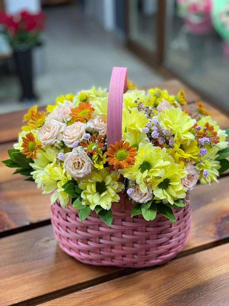 Цветочная композиция из Хризантемы и Розы в корзине в Мохсоголлохе