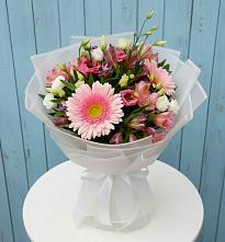 Букет цветов из:  Герберы, Альстромерии и Лизиантусы в Мохсоголлохе