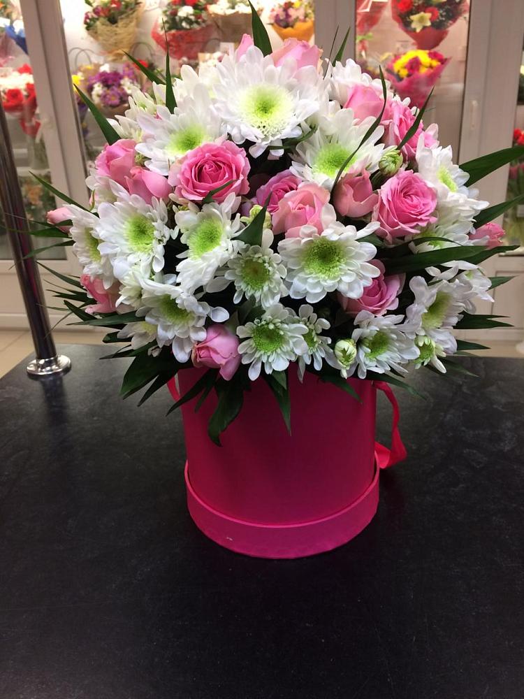 Цветочная композиция из Розы и Хризантемы в шляпной коробке в Мохсоголлохе