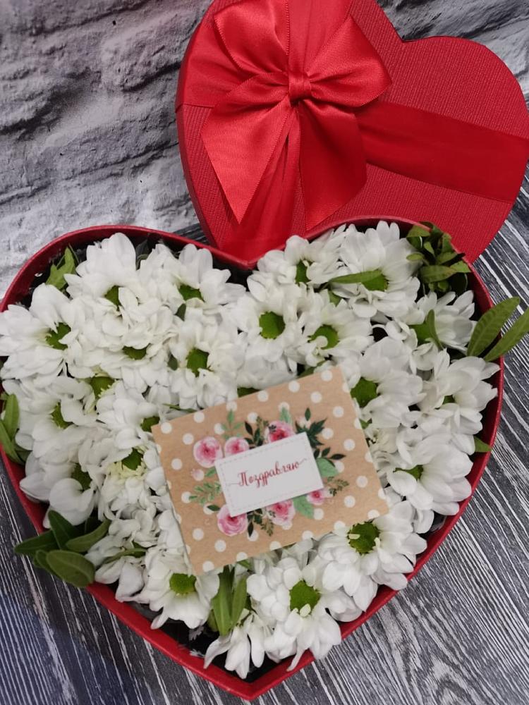 Цветочная композиция из Хризантемы в виде сердца в Мохсоголлохе