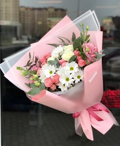 Букет цветов из: Розы, Лизиантусы и Хризантемы в Мохсоголлохе