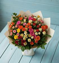 Букет Микс из разноцветных кустовых роз в Мохсоголлохе