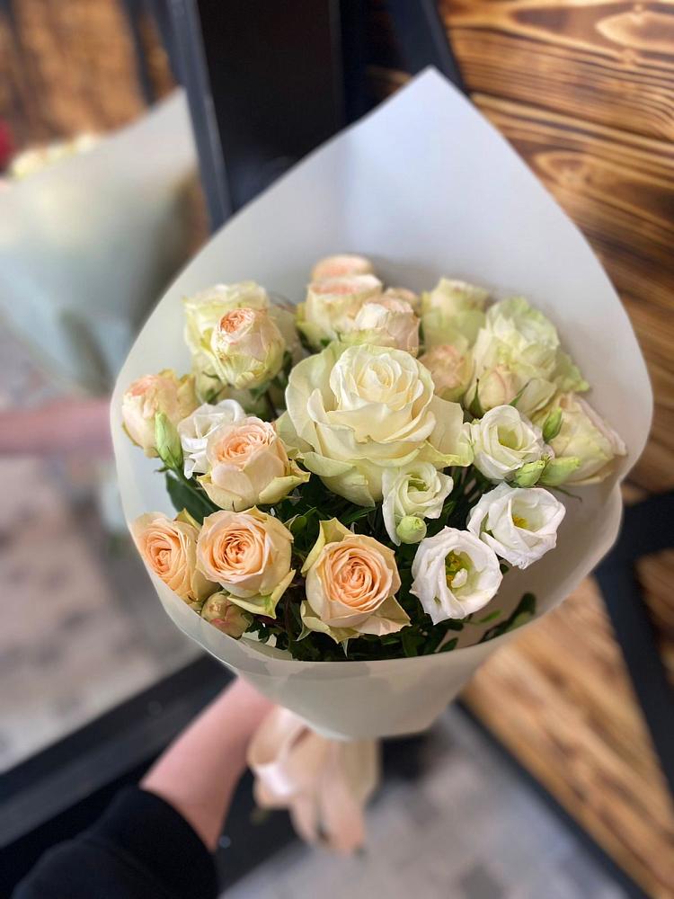 Букет цветов из: Розы и Лизиантусы в Мохсоголлохе